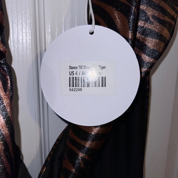 NWT PRINCESS POLLY Dance Until Dawn Tiger Print Crop Top Halter Chain Strap Sz 4 - Picture 9 of 11